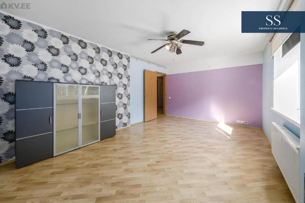 Sunny Apartment Near Bus Station Tallin Exterior foto