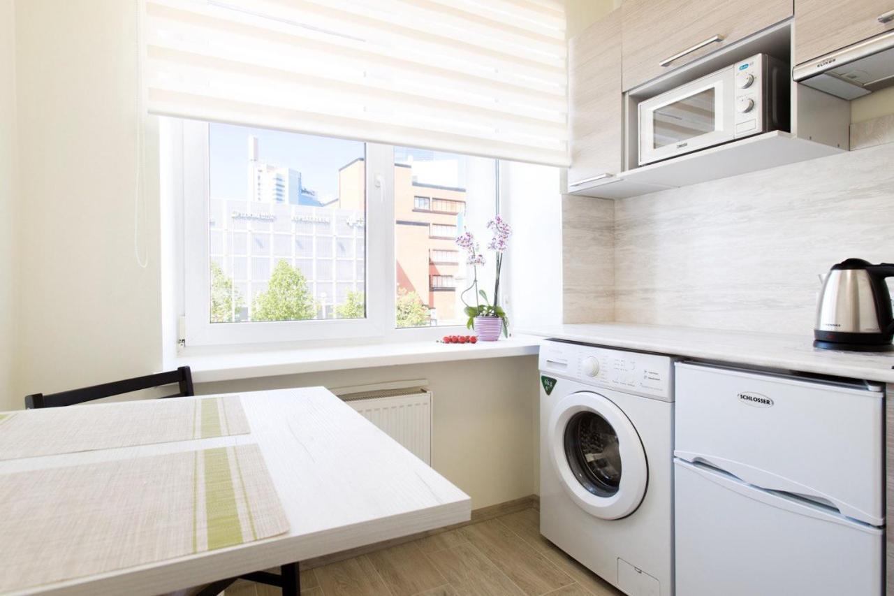 Sunny Apartment Near Bus Station Tallin Exterior foto